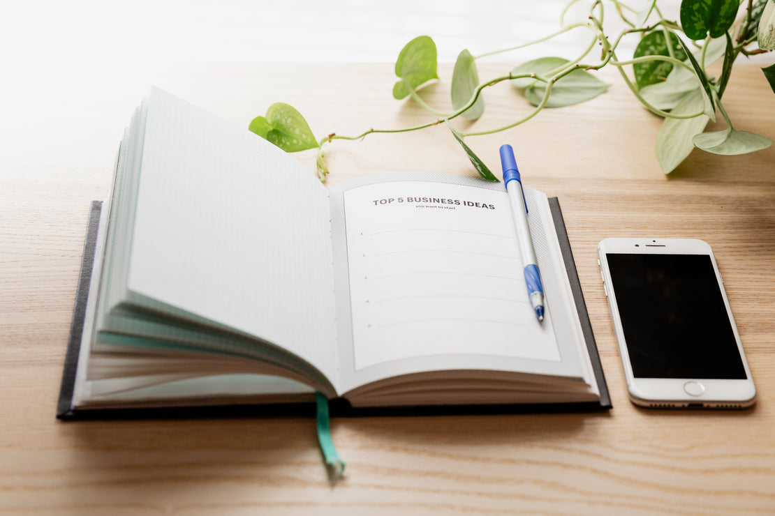 Livre-notes-iphone-plante-bureau-marketing-conscient